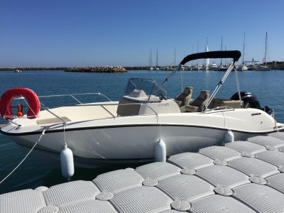 675 Open activ’ Quicksilver 150 chevaux 8 places