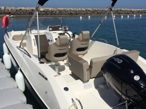 675 Open activ’ Quicksilver 150 chevaux 8 places