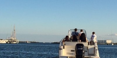 805 Open activ’ Quicksilver 225 chevaux 9 places